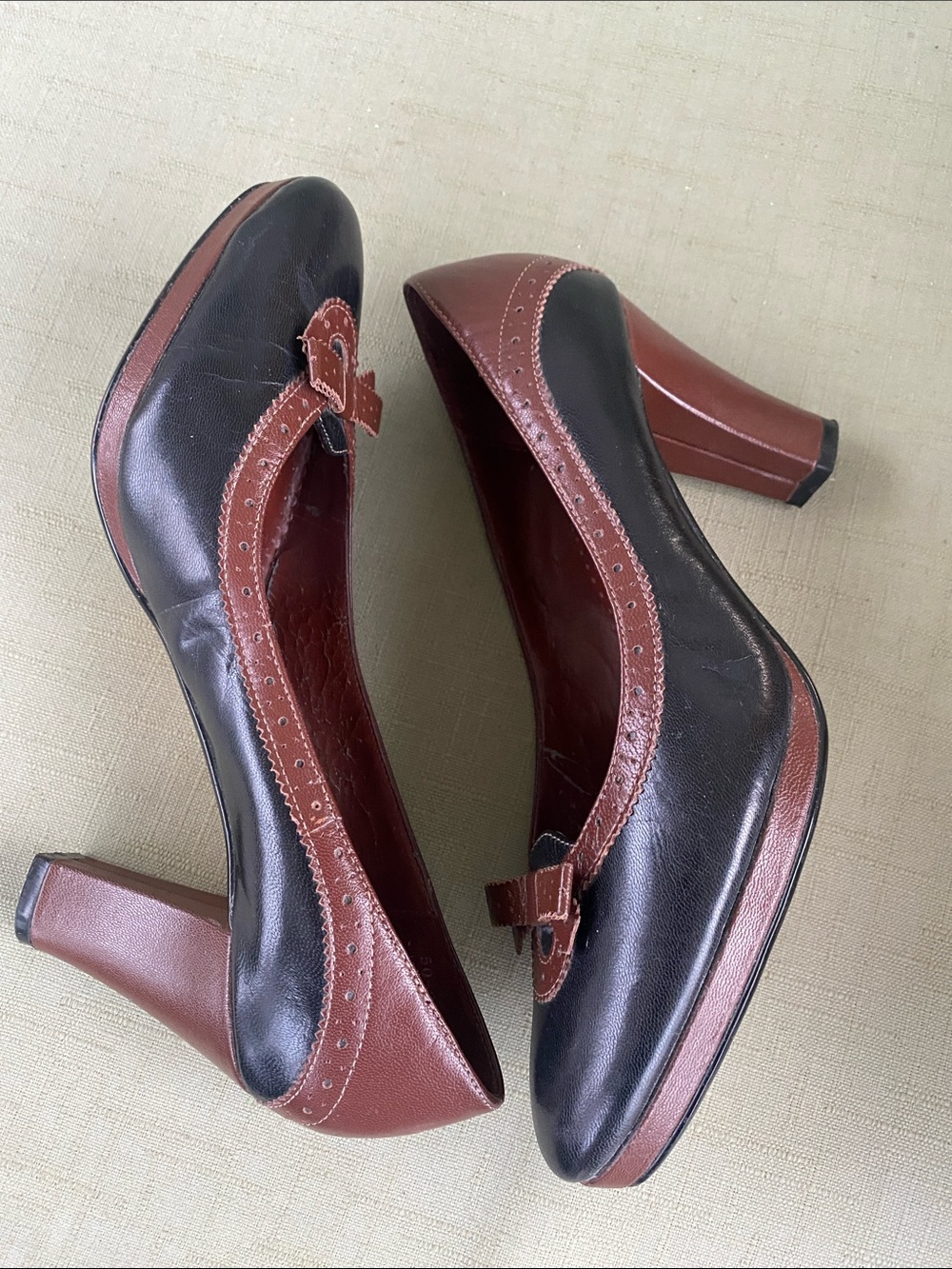Bella Vita Black & Brown Leather Ladies Block Heel Pumps with Bow Accent Sz 7.5